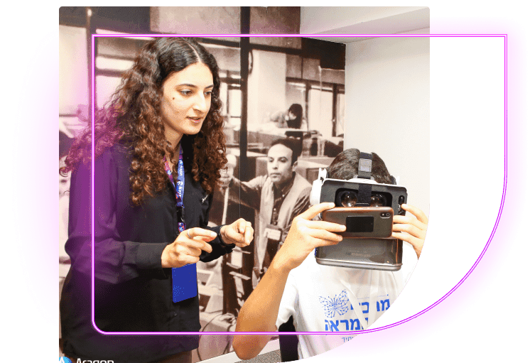 מדריכי אראגון עם ילדים בחוג רובוטיקה